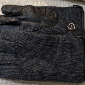 UGG grey Leather and Knit Gloves